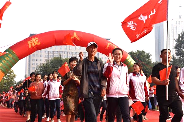 献礼华诞 | 我校2017级成人礼:永久奋斗,报效祖国!