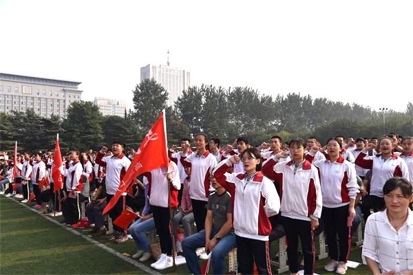 献礼华诞 | 我校2017级成人礼:永久奋斗,报效祖国!