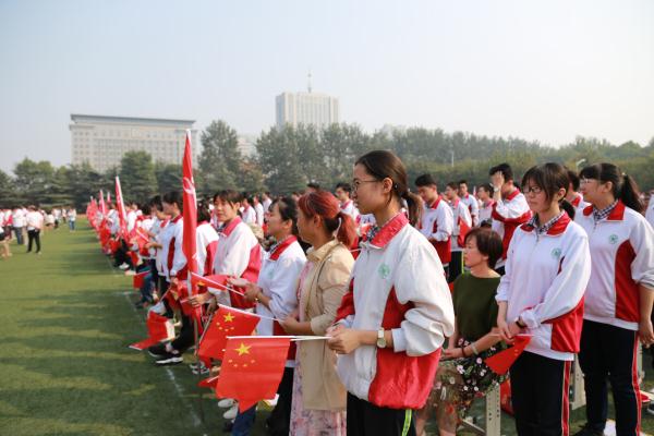 献礼华诞 | 我校2017级成人礼：永久奋斗，报效祖国！