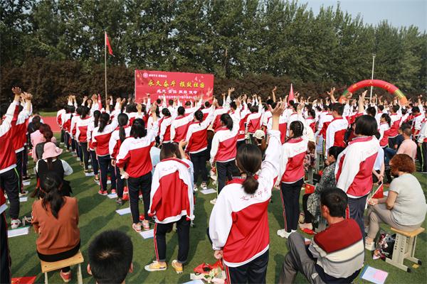 献礼华诞 | 我校2017级成人礼：永久奋斗，报效祖国！