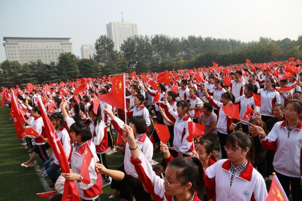 献礼华诞 | 我校2017级成人礼：永久奋斗，报效祖国！