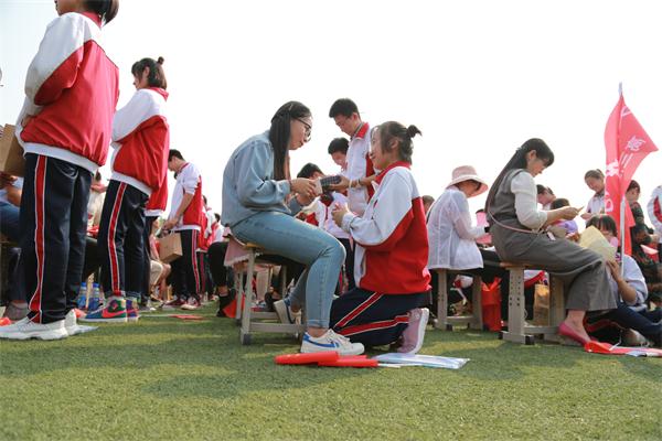 献礼华诞 | 我校2017级成人礼：永久奋斗，报效祖国！