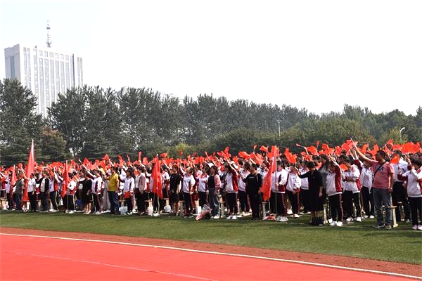 献礼华诞 | 我校2017级成人礼:永久奋斗,报效祖国!