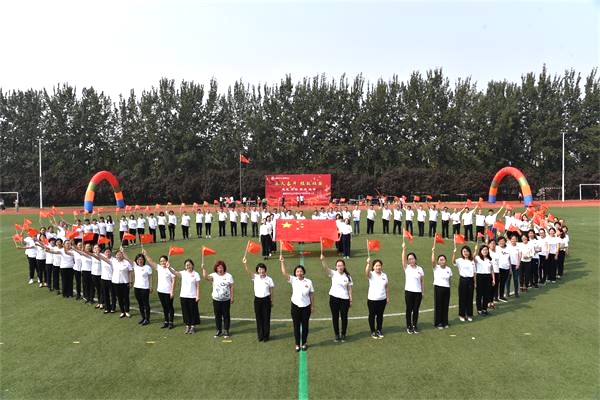 献礼华诞 | 我校2017级成人礼:永久奋斗,报效祖国!