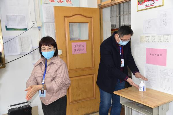 我校举行开学疫情防控模拟演练！