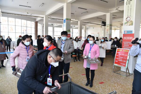 我校举行开学疫情防控模拟演练！