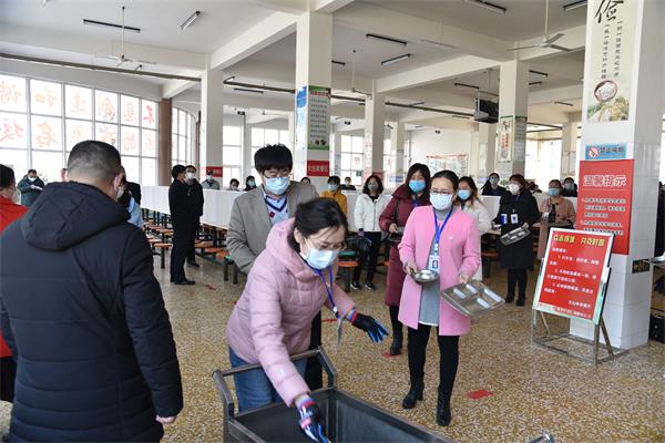 我校举行开学疫情防控模拟演练！