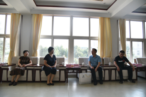 山东华晨集团慈翁公司来我校捐赠医用口罩！