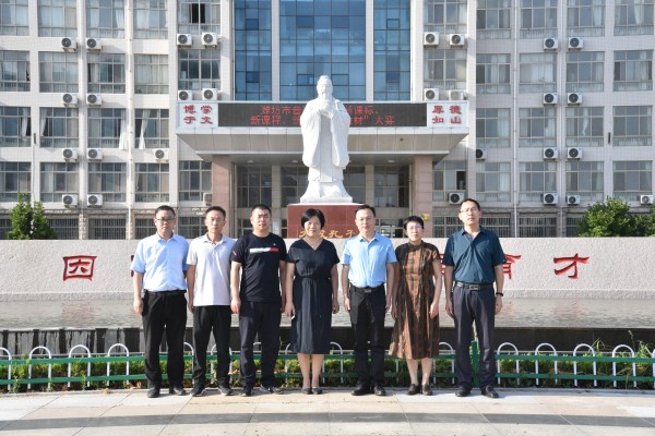 山东华晨集团慈翁公司来我校捐赠医用口罩！